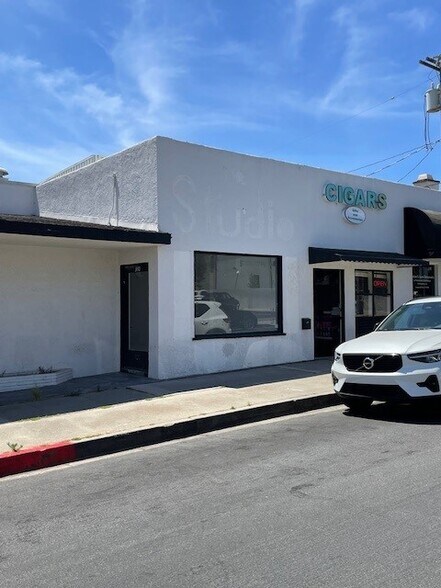 More Photos Of 3701-3711 E Coast Hwy, Corona Del Mar Storefront For Lease