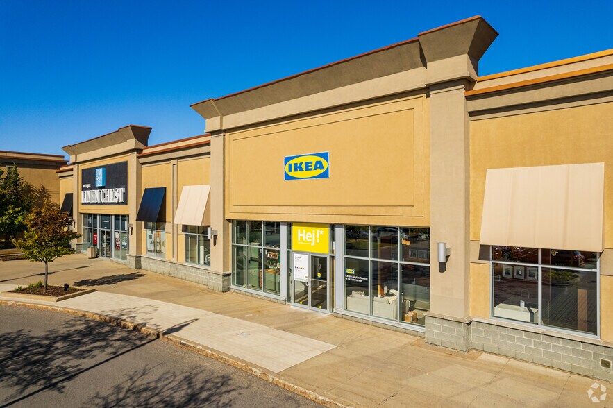 More Photos Of 2800-2860 Prom Saint-Honoré, Boisbriand Unknown For Lease