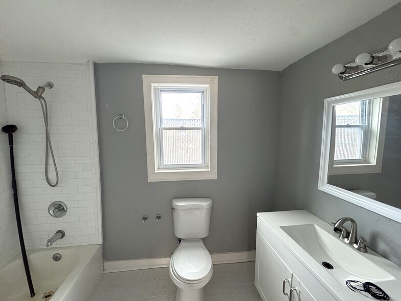 More Photos Of 35 Neslo Dr, Nesconset Flex For Lease