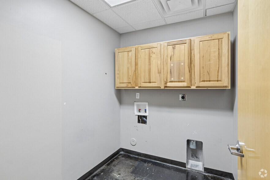 More Photos Of 1342 W Warner Rd, Tempe Unknown For Lease