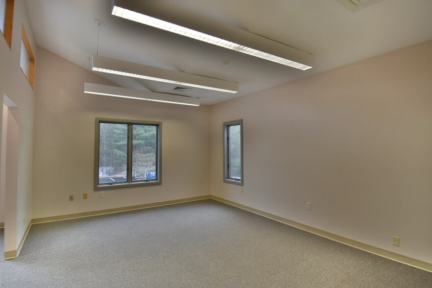 More Photos Of 1000 Main St, Acton Office For Lease