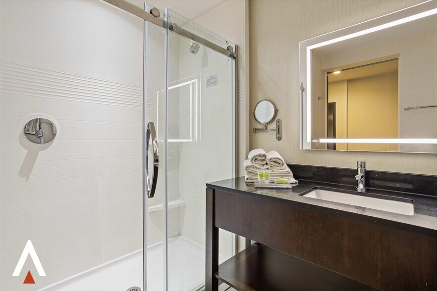 More Photos Of 3755 NW 78th Ave, Doral Hotel For Sale