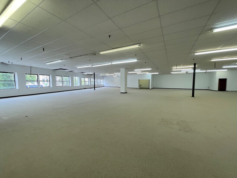 More Photos Of 40-48 W Burnside Ave, Bronx Storefront Retail Office For Lease