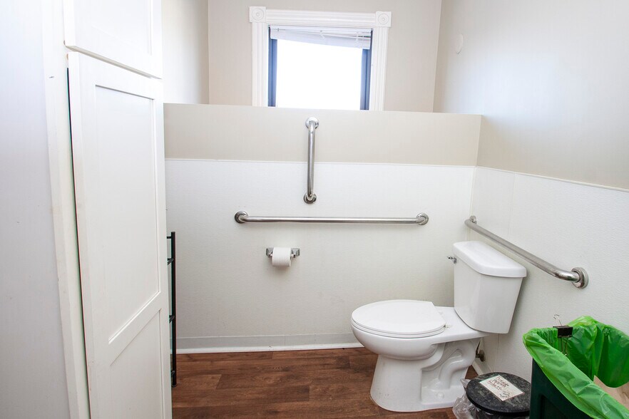 More Photos Of 725 7th St E, Saint Paul General Retail For Lease