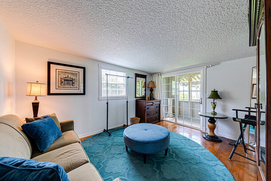 More Photos Of 4404 Edgewater Dr, Orlando Storefront Retail Residential For Sale