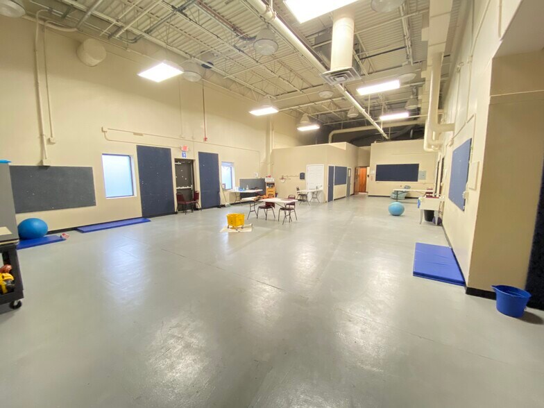 More Photos Of 34099 Melinz Pky, Eastlake Manufacturing For Lease