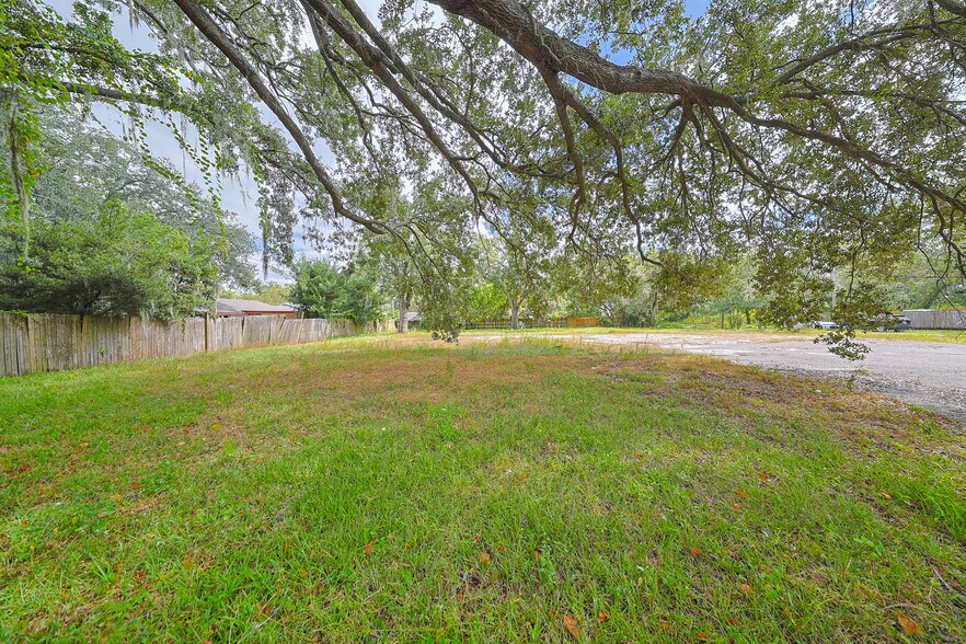 More Photos Of 370 Morrison Rd, Brandon Land For Lease