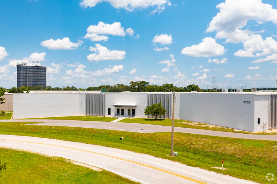 More Photos Of 9700-9704 Solar Dr, Tampa Warehouse For Lease