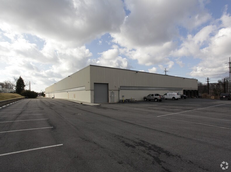 More Photos Of 88-112 Hamilton Ave, Stamford Warehouse For Lease