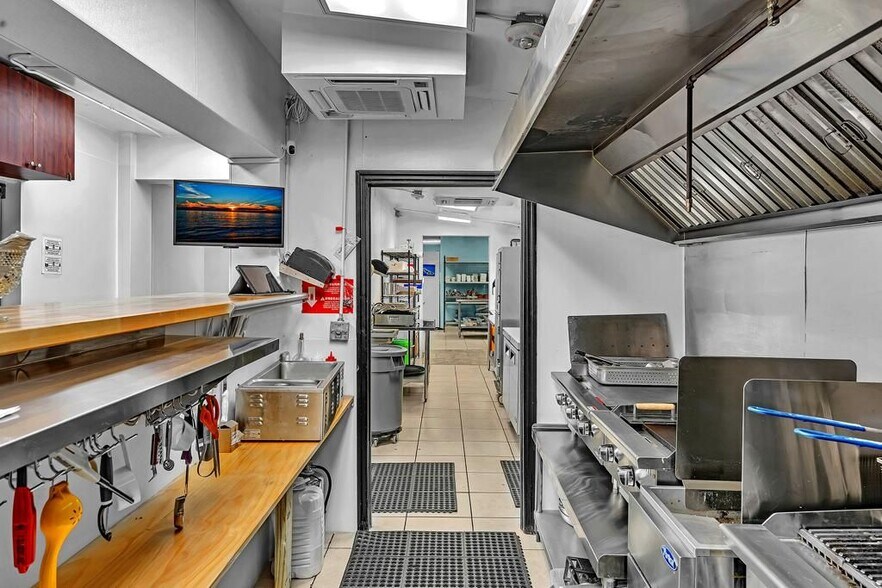 More Photos Of 17 NE 1st Rd, Homestead Storefront Retail Office For Sale
