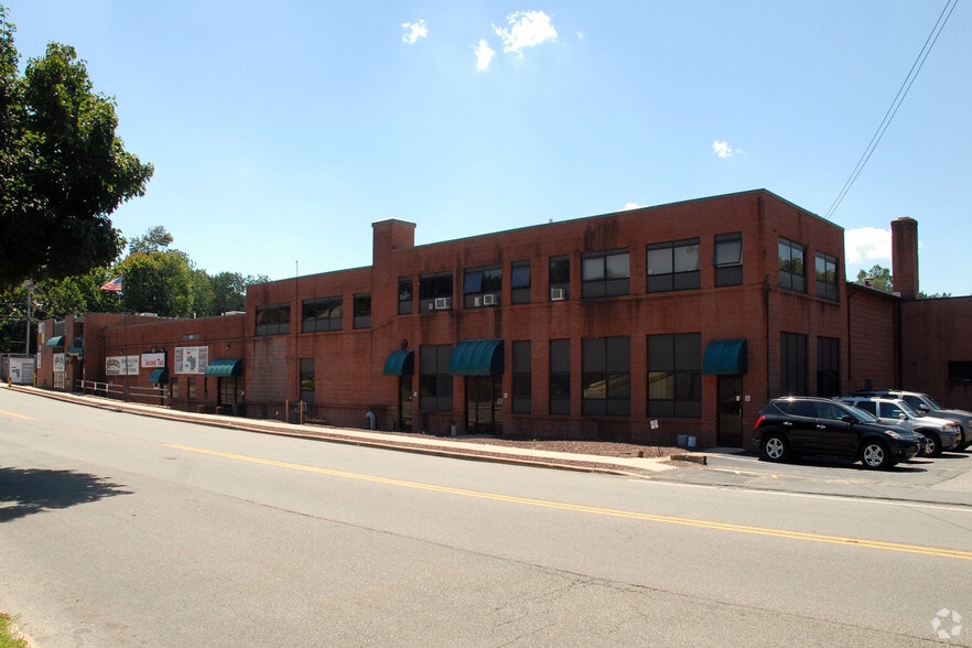More Photos Of 158 W Clinton St, Dover Warehouse For Lease