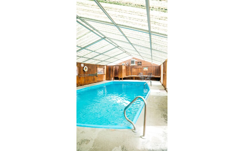 More Photos Of 525 W Rainbow Blvd, Salida Hotel For Sale