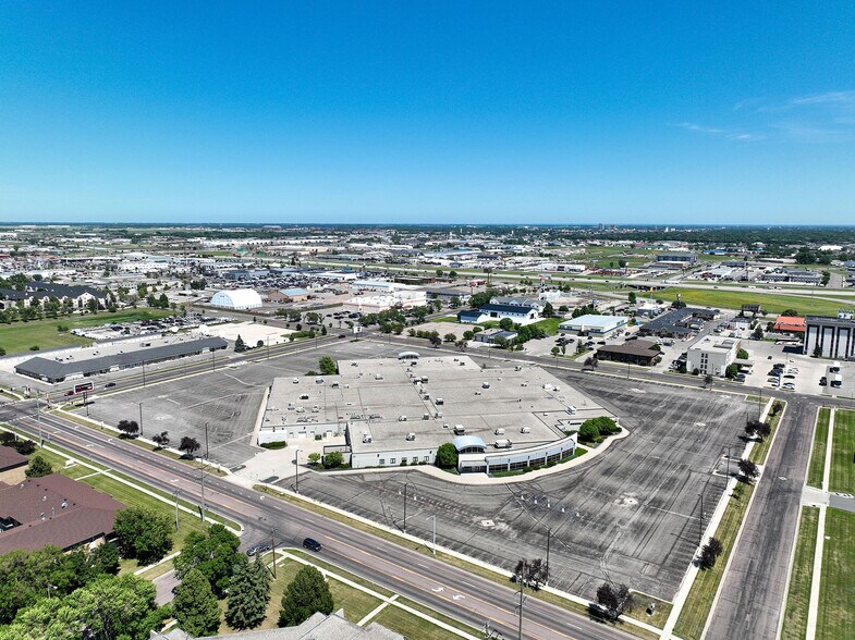 More Photos Of 900 42nd St S, Fargo Office For Sale