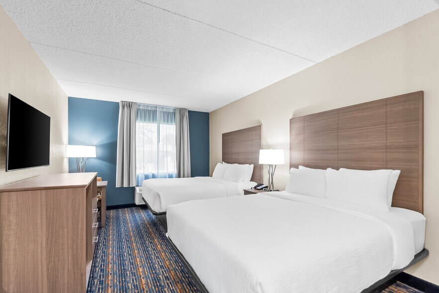 More Photos Of 70 Maddex Square Dr, Shepherdstown Hotel For Sale