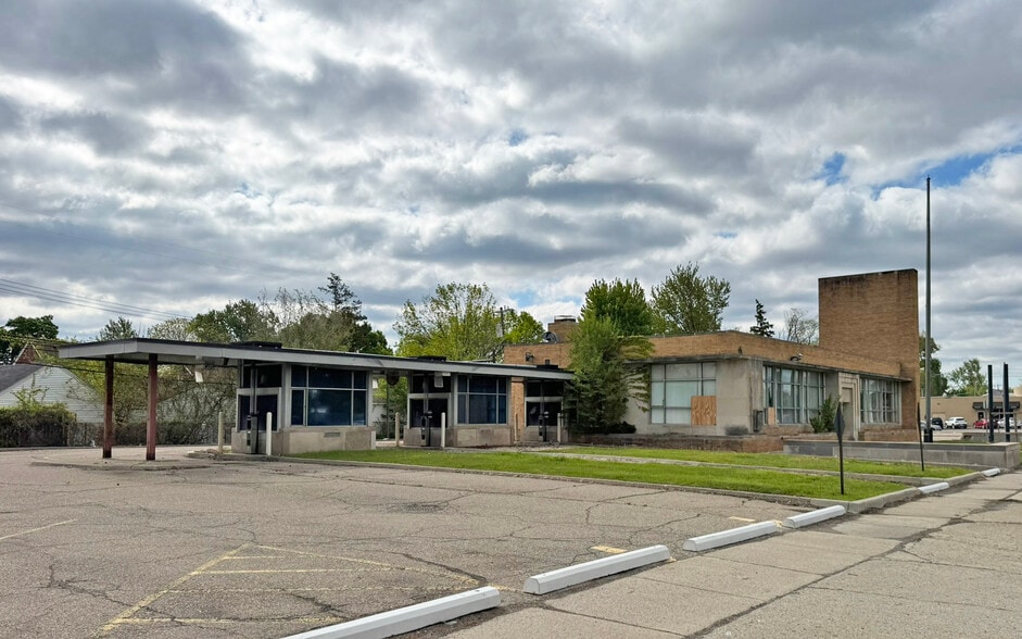 More Photos Of 850 N Telegraph Rd, Dearborn Bank For Sale