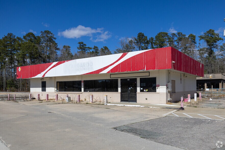 Primary Photo Of 1886 N Bragg Blvd, Spring Lake Convenience Store For Sale