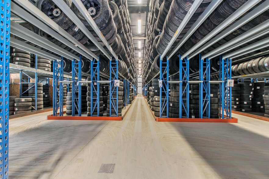 More Photos Of 14410 Rue Rolland-Desjardins, Mirabel Warehouse For Sale