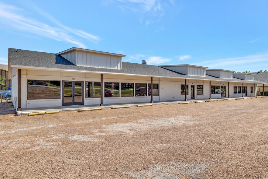 Primary Photo Of 520 N Broadway St, Joshua Storefront Retail Office For Lease