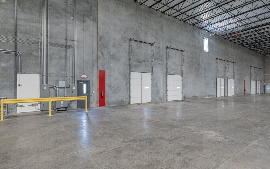 More Photos Of 23366 Bibb Garrett Rd, Tanner Distribution For Lease