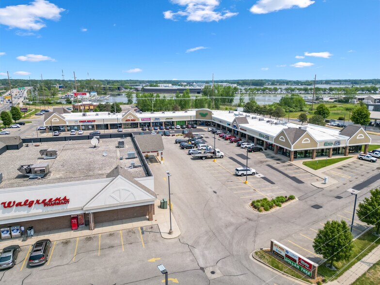 More Photos Of 518-628 N Beacon Blvd, Grand Haven Storefront For Sale