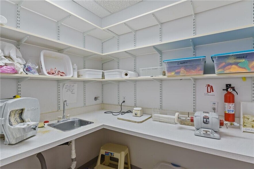 More Photos Of 1637 Mineral Spring Ave, North Providence Medical For Lease