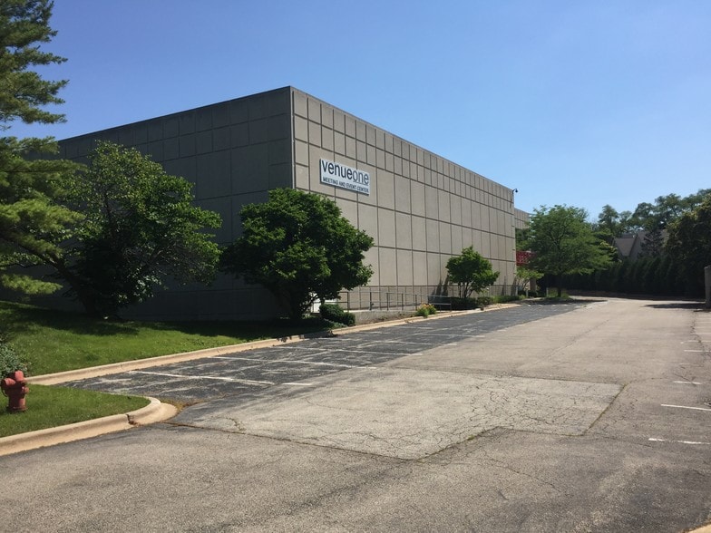 More Photos Of 550 Lake Cook Rd, Deerfield Sports And Entertainment For Sale