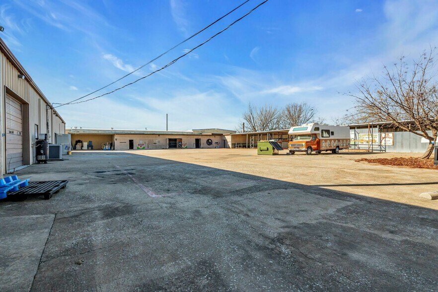 More Photos Of 1133 W Main St, Arlington Warehouse For Lease