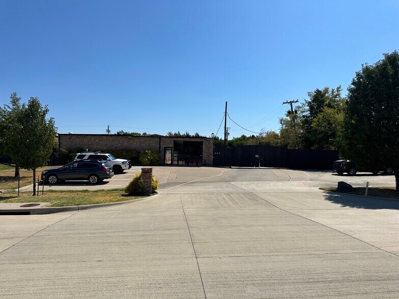 Primary Photo Of 609 S 4th Ave, Mansfield Showroom For Lease