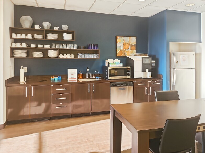 More Photos Of 320 W Lanier Ave, Fayetteville Coworking Space