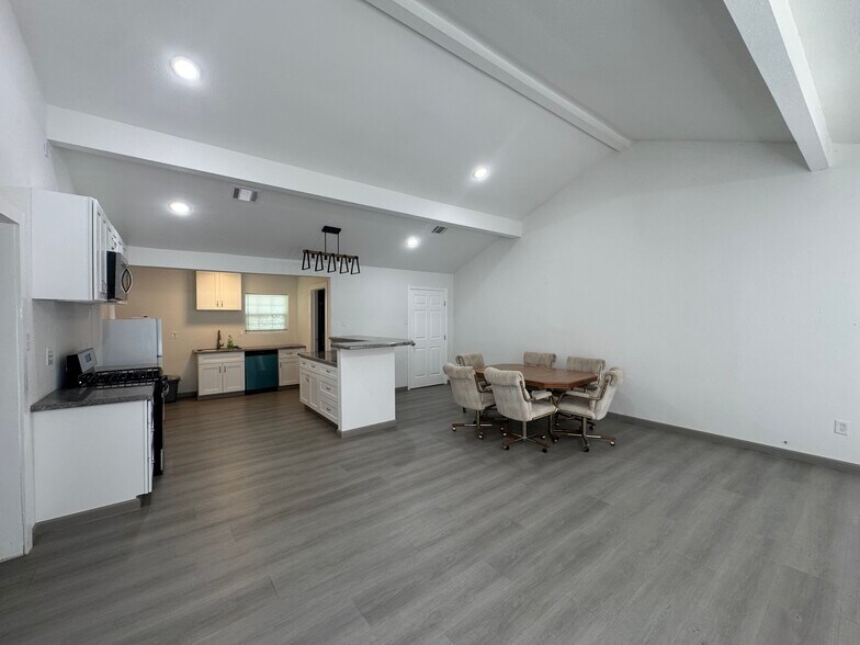 More Photos Of 2924 Byley Blvd, Orange Assisted Living For Lease