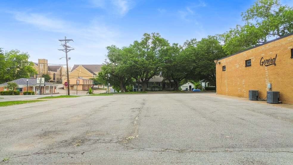 More Photos Of 929 University Ave, Huntsville Storefront Retail Office For Lease