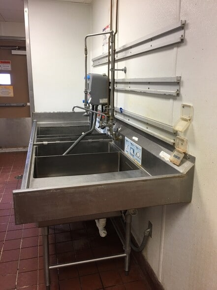 More Photos Of 800 W Walnut St, Watseka Fast Food For Lease