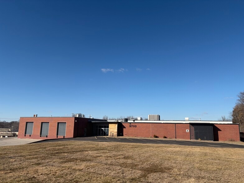 More Photos Of 9700 E 56th St, Raytown Warehouse For Lease