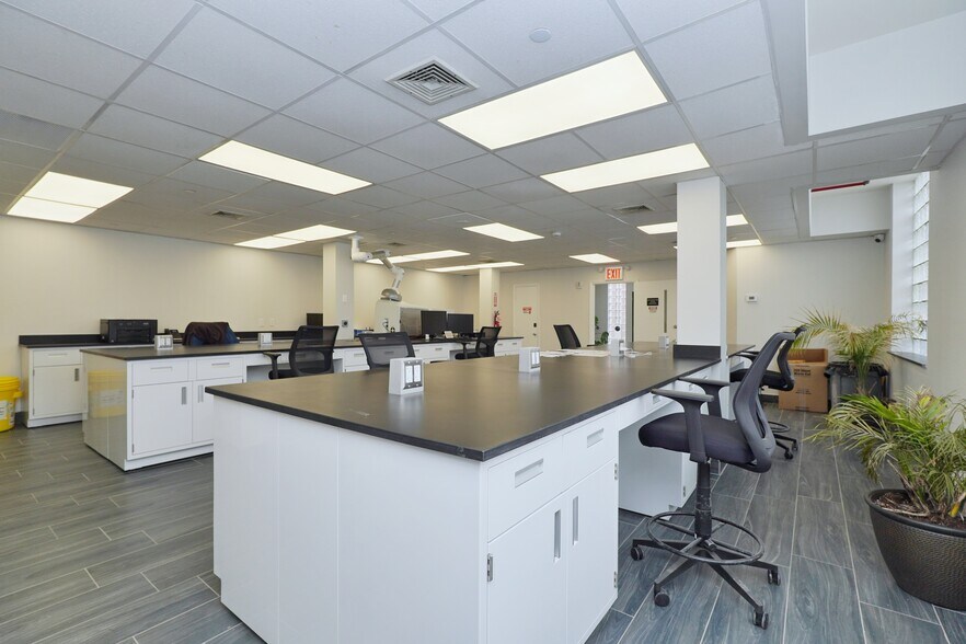 More Photos Of 2940 Richmond Ter, Staten Island Office For Sale