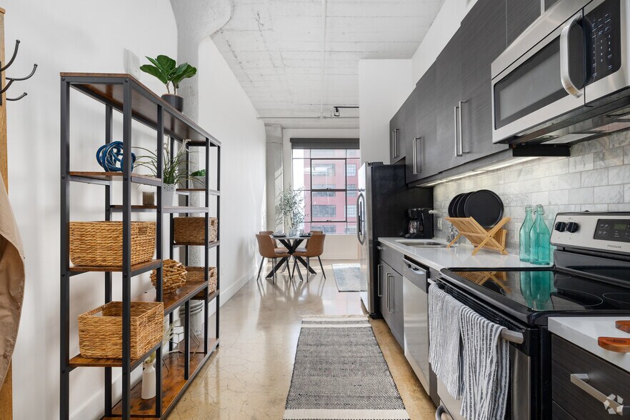 More Photos Of 217 E 8th St, Los Angeles Apartments For Lease