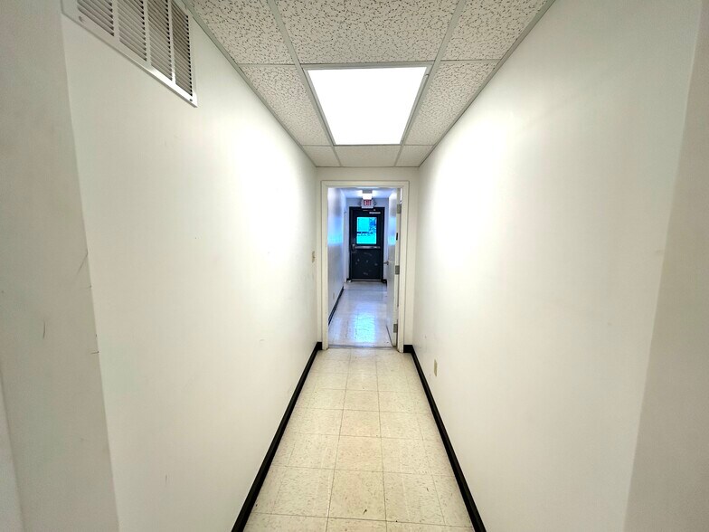 More Photos Of 123 Turkey Run Rd, Salem Distribution For Sale