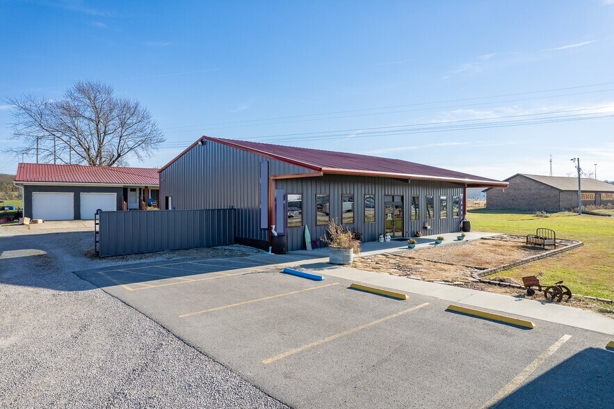 More Photos Of 22472 Highway MM, Lebanon Showroom For Sale