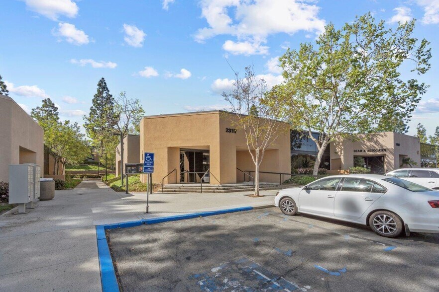 More Photos Of 23117 Plaza Pointe Dr, Laguna Hills Office For Lease