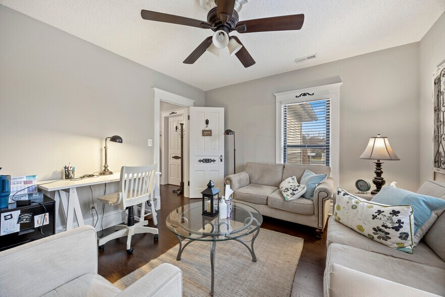 More Photos Of 121 N Washington St, Naperville Office For Lease