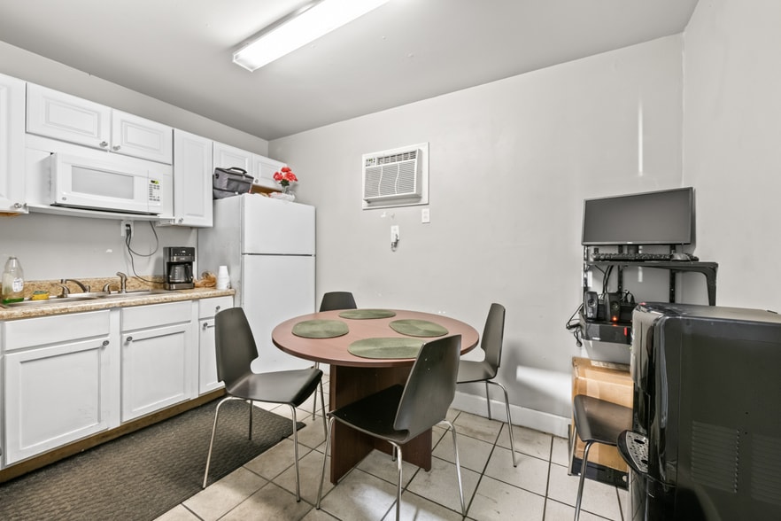 More Photos Of 4521 N Federal Hwy, Pompano Beach Auto Dealership For Sale