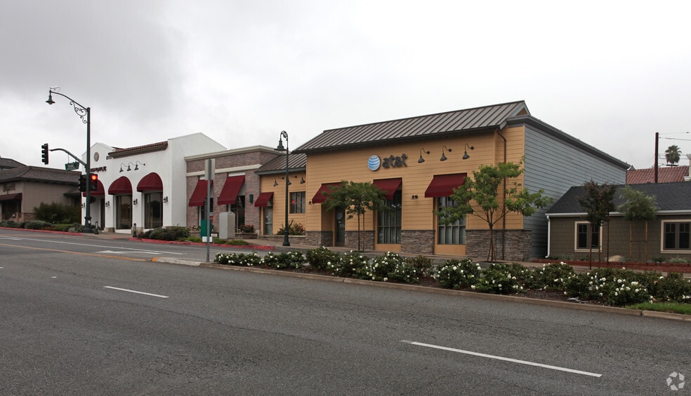 More Photos Of 935-965 Foothill Blvd, La Canada Unknown For Lease