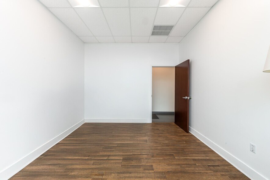 More Photos Of 475 N Cleary Rd, West Palm Beach Warehouse For Lease