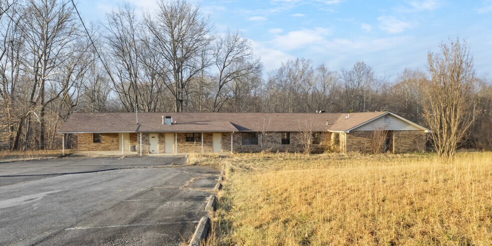 More Photos Of 2425 Highway 41A Byp, Clarksville Light Distribution For Sale