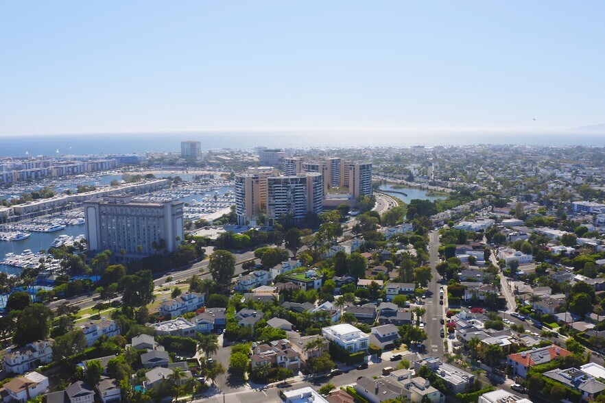 More Photos Of 1046 Princeton Dr, Venice Office For Sale