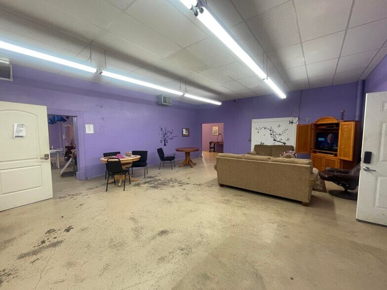 More Photos Of 1918 N 2nd St, Booneville Warehouse For Sale