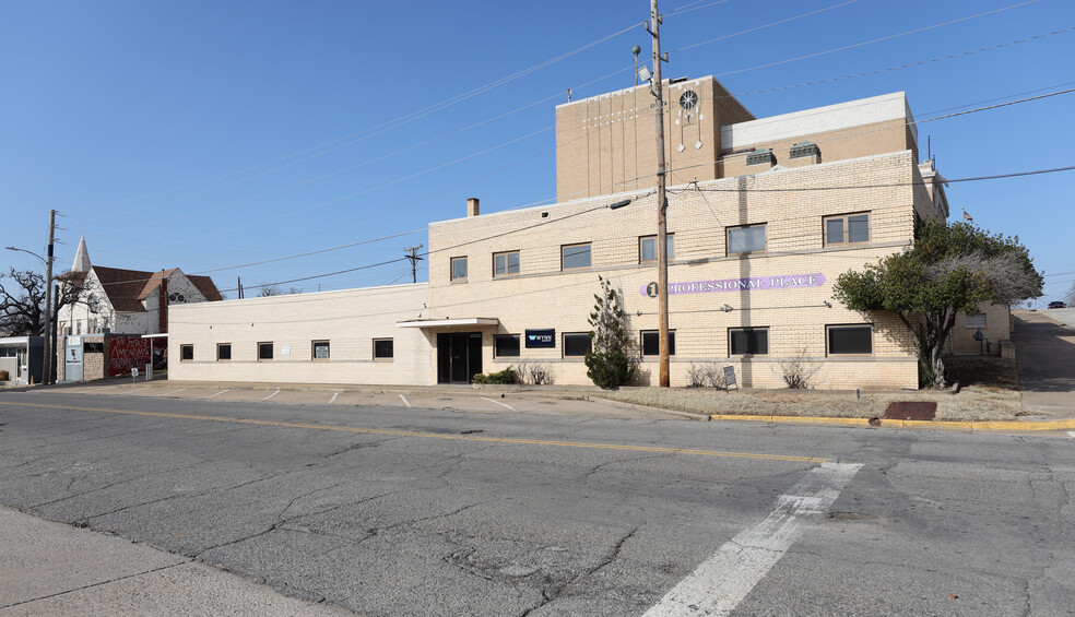 Primary Photo Of 301 N 2nd St, Mcalester Medical For Lease