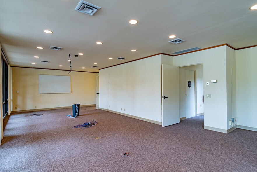 More Photos Of 400 Camino Aguajito, Monterey Office For Sale
