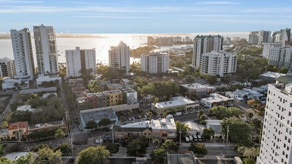 More Photos Of 530-536 S Pineapple Ave, Sarasota Storefront Retail Residential For Sale