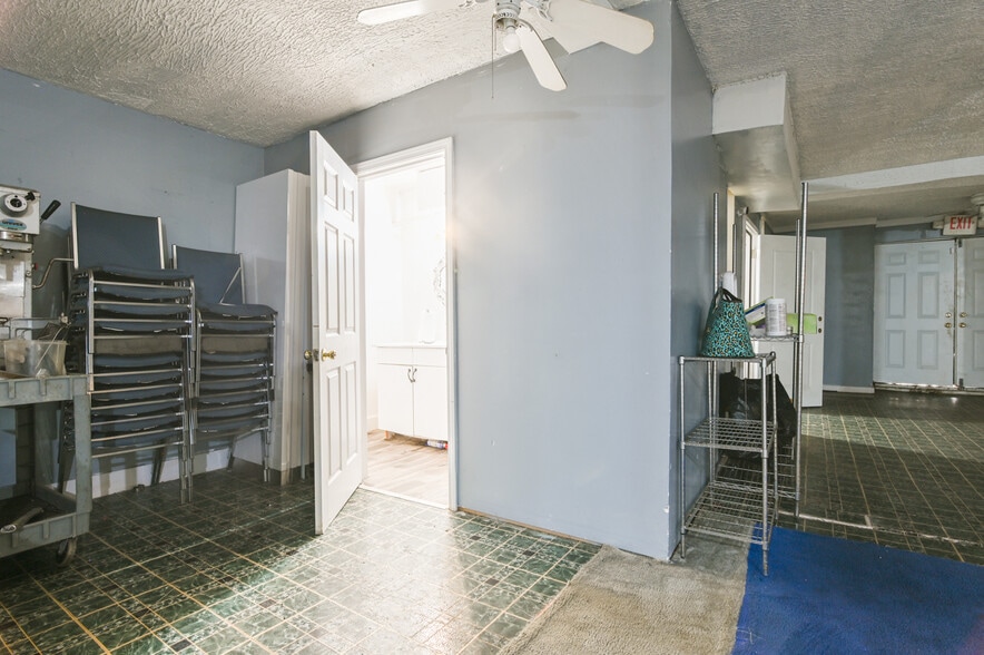 More Photos Of 2766 White Oak Dr, Decatur Religious Facility For Sale