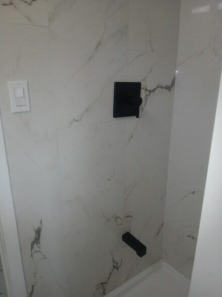 More Photos Of 1506 Avenue D, Katy Office For Sale